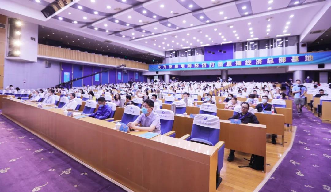 濟南市委書記孫立成、省商務廳廳長張德平蒞臨小鴨展廳巡展！